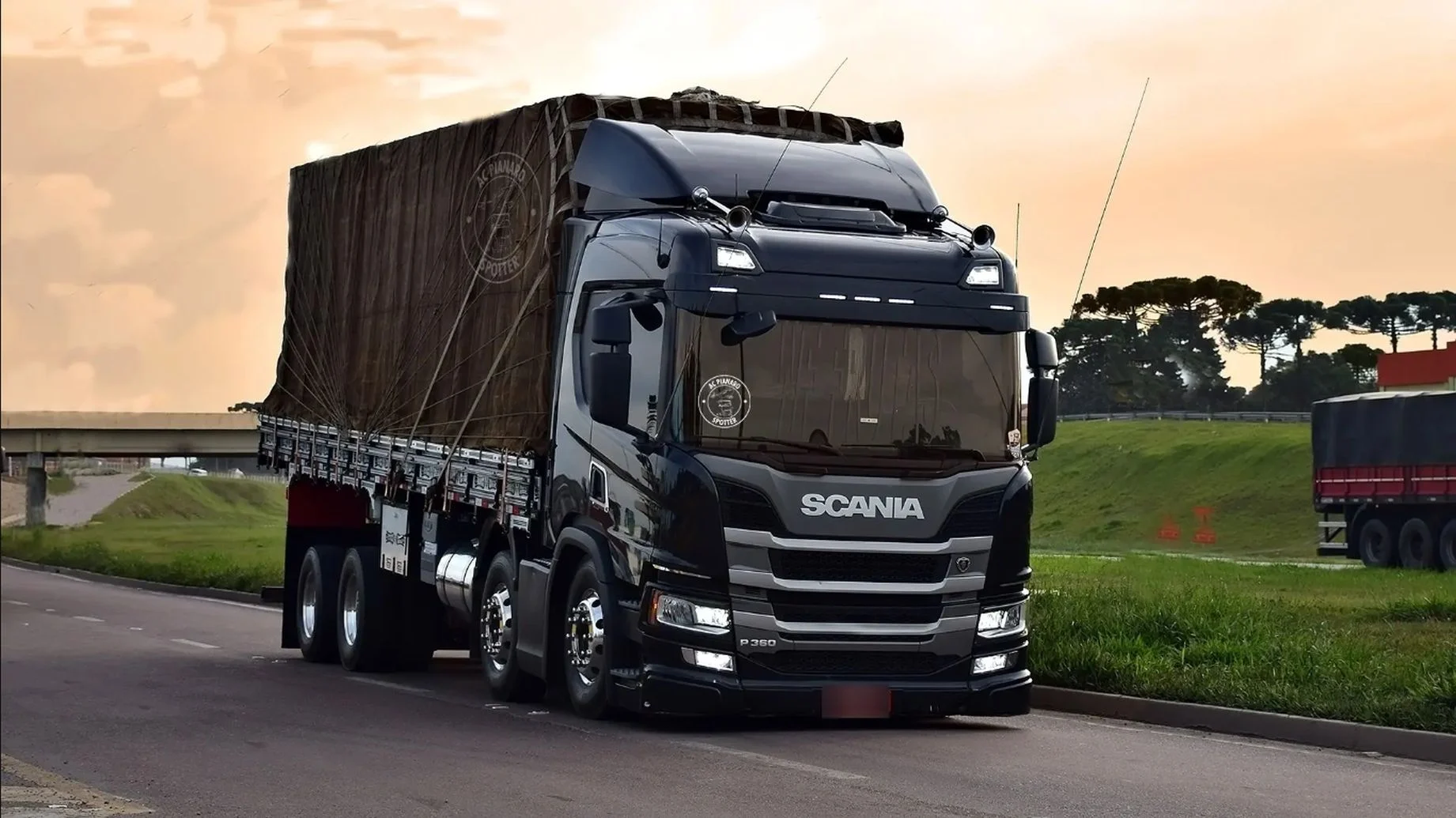 Segurança durante o processo de carga e descarga no transporte rodoviário