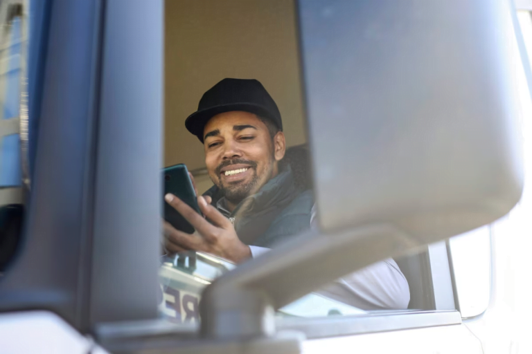 Digitalização da logística: como a tecnologia transforma a experiência do cliente no transporte